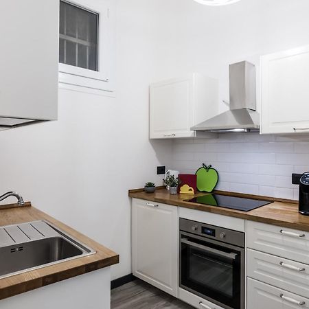 Acquario 5 Minuti, 1Br , Free A-C, Wifi & Netflix "City Center" By Tilo Genoa Bagian luar foto