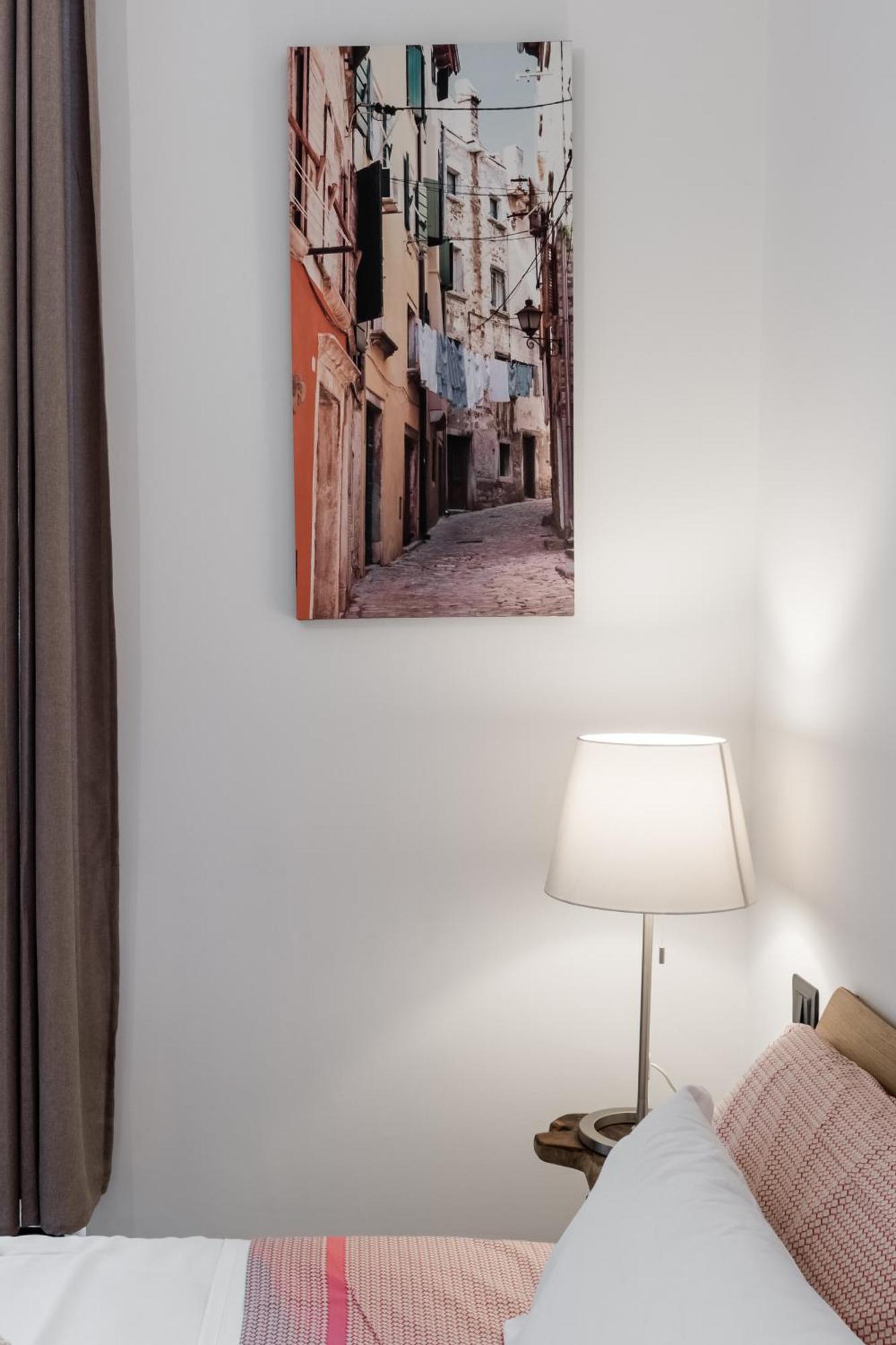 Acquario 5 Minuti, 1Br , Free A-C, Wifi & Netflix "City Center" By Tilo Genoa Bagian luar foto