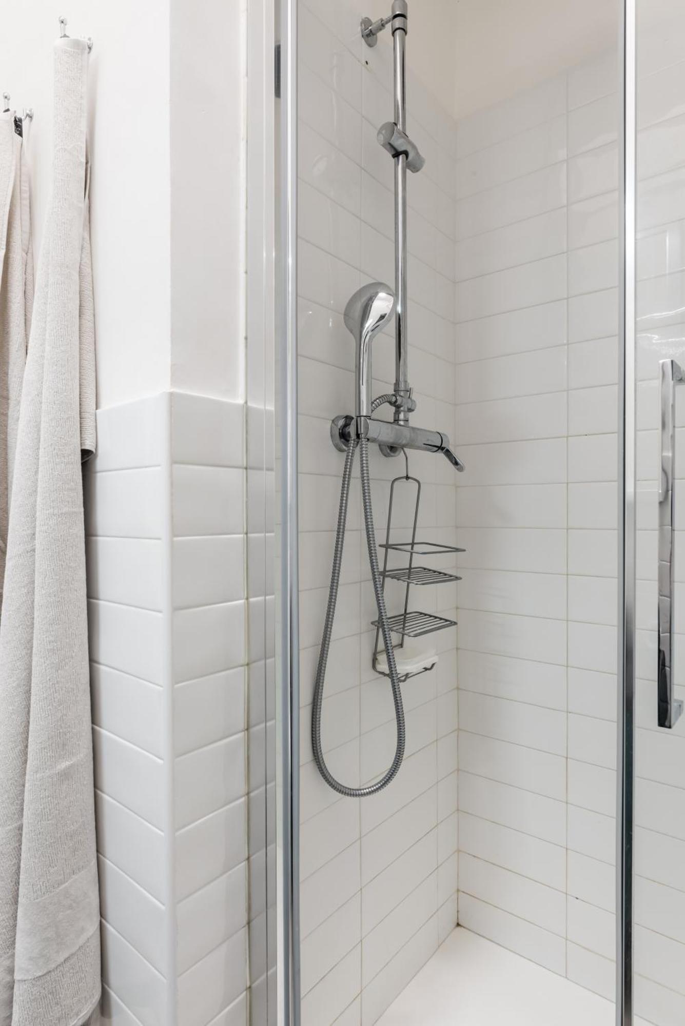 Acquario 5 Minuti, 1Br , Free A-C, Wifi & Netflix "City Center" By Tilo Genoa Bagian luar foto