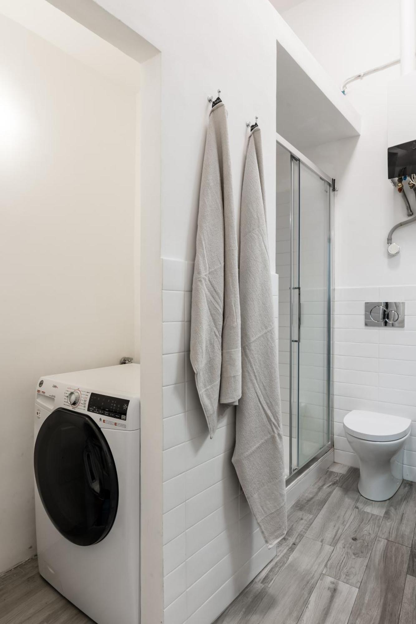 Acquario 5 Minuti, 1Br , Free A-C, Wifi & Netflix "City Center" By Tilo Genoa Bagian luar foto