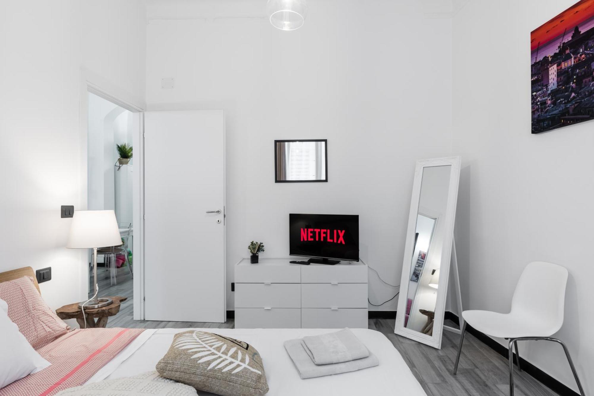 Acquario 5 Minuti, 1Br , Free A-C, Wifi & Netflix "City Center" By Tilo Genoa Bagian luar foto
